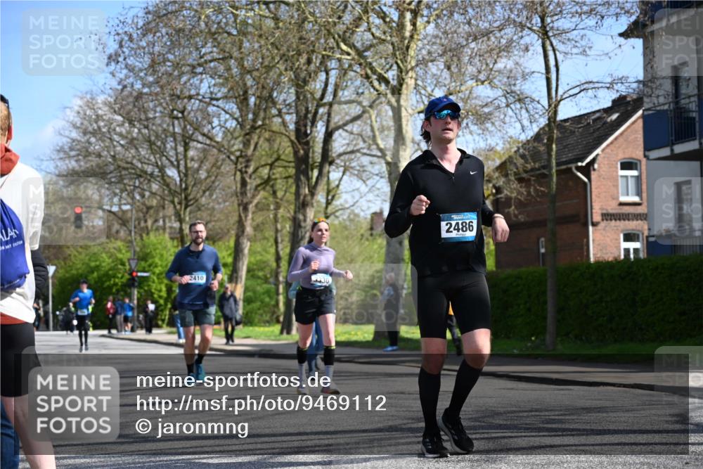 12.04.2026 - 45. Internationalen Wilhelmsburger Insellauf J. Mangold http://msf.ph/oto/9469112 12.04.2026 11:13:47 Ziel 2527, 2526, 2726, 2410, 3330, 2486, 3202, 4548, 2404, 4982 meine-sportfotos.de