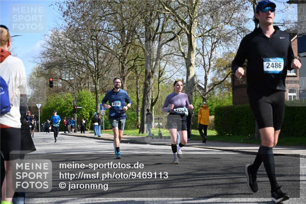 12.04.2026 - 45. Internationalen Wilhelmsburger Insellauf J. Mangold http://msf.ph/oto/9469113 12.04.2026 11:13:47 Ziel 2527, 2526, 2726, 2410, 3330, 2486, 3202, 4548, 2404, 4982 meine-sportfotos.de