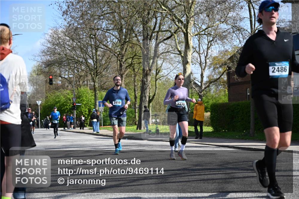12.04.2026 - 45. Internationalen Wilhelmsburger Insellauf J. Mangold http://msf.ph/oto/9469114 12.04.2026 11:13:47 Ziel 2527, 2526, 2726, 2410, 3330, 2486, 3202, 4548, 2404, 4982 meine-sportfotos.de