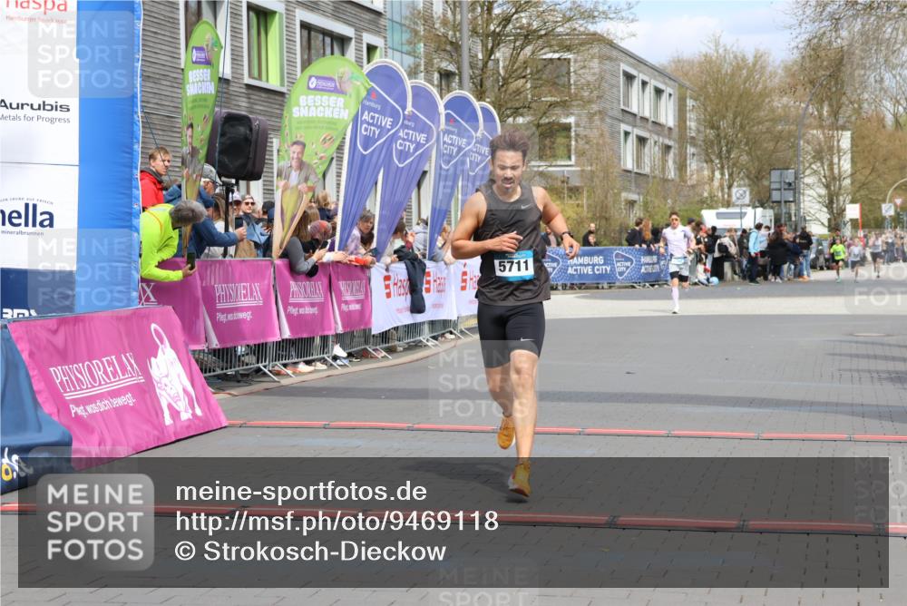 12.04.2026 - 45. Internationalen Wilhelmsburger Insellauf Strokosch-Dieckow http://msf.ph/oto/9469118 12.04.2026 12:49:44 Ziel 5711 meine-sportfotos.de