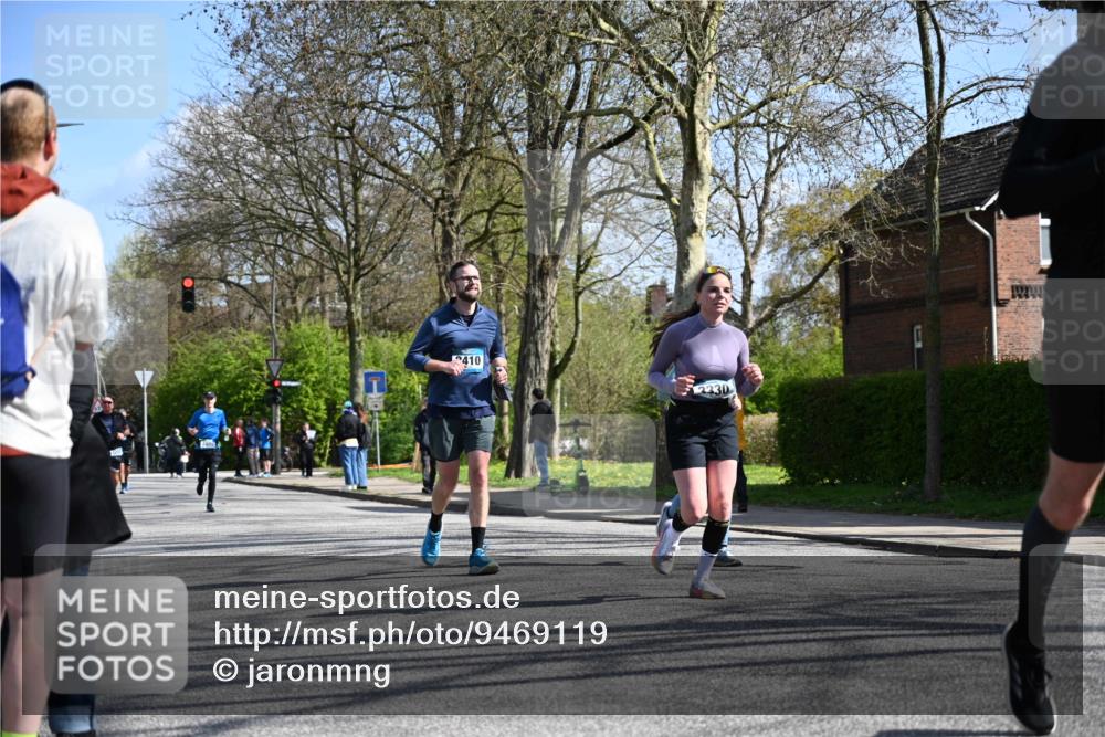 12.04.2026 - 45. Internationalen Wilhelmsburger Insellauf J. Mangold http://msf.ph/oto/9469119 12.04.2026 11:13:48 Ziel 2527, 2526, 2726, 2410, 3330, 2486, 3202, 4548, 2404, 2404, 4982 meine-sportfotos.de