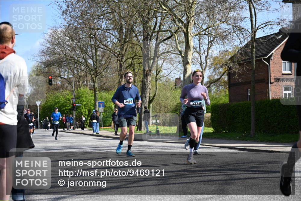 12.04.2026 - 45. Internationalen Wilhelmsburger Insellauf J. Mangold http://msf.ph/oto/9469121 12.04.2026 11:13:48 Ziel 2527, 2526, 2726, 2410, 3330, 2486, 3202, 4548, 2404, 2404, 4982 meine-sportfotos.de