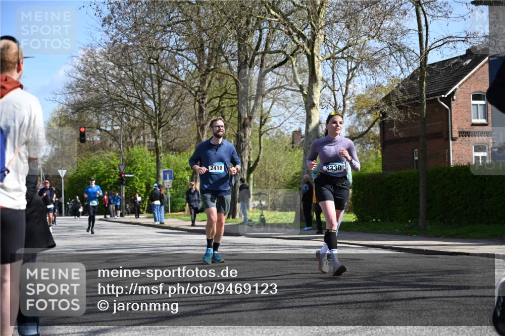 12.04.2026 - 45. Internationalen Wilhelmsburger Insellauf J. Mangold http://msf.ph/oto/9469123 12.04.2026 11:13:48 Ziel 2527, 2526, 2726, 2410, 3330, 2486, 3202, 4548, 2404, 2404, 4982 meine-sportfotos.de