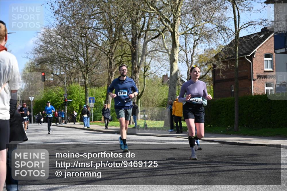 12.04.2026 - 45. Internationalen Wilhelmsburger Insellauf J. Mangold http://msf.ph/oto/9469125 12.04.2026 11:13:48 Ziel 2527, 2526, 2726, 2410, 3330, 2486, 3202, 4548, 2404, 2404, 4982 meine-sportfotos.de