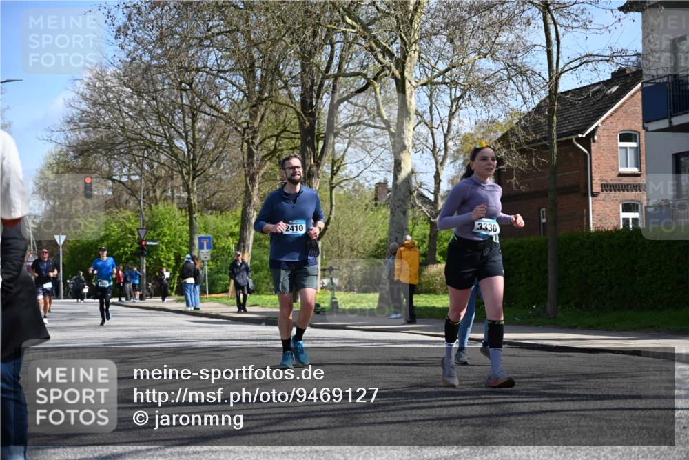 12.04.2026 - 45. Internationalen Wilhelmsburger Insellauf J. Mangold http://msf.ph/oto/9469127 12.04.2026 11:13:48 Ziel 2527, 2526, 2726, 2410, 3330, 2486, 3202, 4548, 2404, 2404, 4982 meine-sportfotos.de