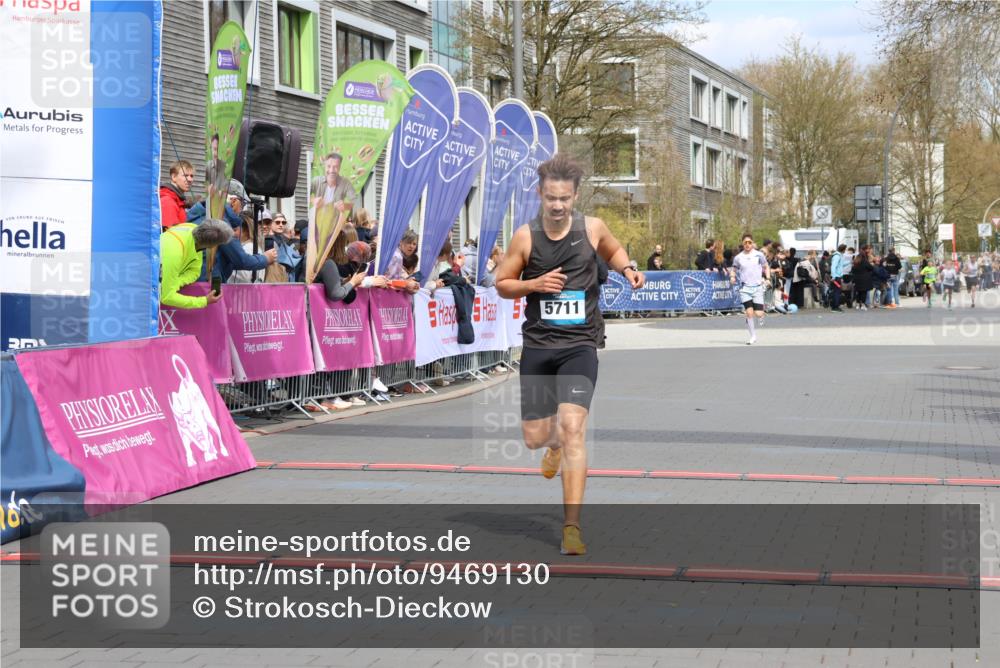 12.04.2026 - 45. Internationalen Wilhelmsburger Insellauf Strokosch-Dieckow http://msf.ph/oto/9469130 12.04.2026 12:49:44 Ziel 5711 meine-sportfotos.de