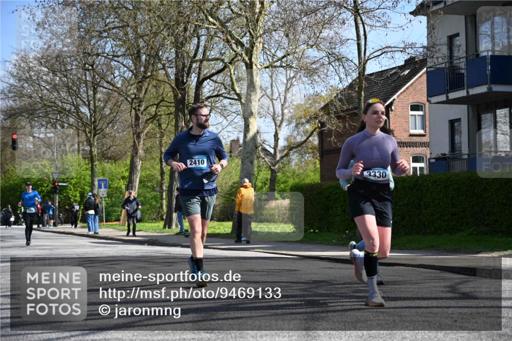12.04.2026 - 45. Internationalen Wilhelmsburger Insellauf J. Mangold http://msf.ph/oto/9469133 12.04.2026 11:13:49 Ziel 2527, 2526, 2726, 2410, 3330, 2486, 3202, 4548, 2404, 4982 meine-sportfotos.de
