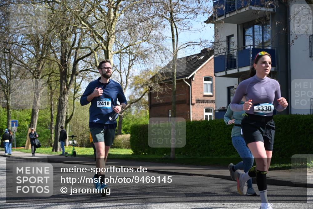 12.04.2026 - 45. Internationalen Wilhelmsburger Insellauf J. Mangold http://msf.ph/oto/9469145 12.04.2026 11:13:49 Ziel 2527, 2526, 2726, 2410, 3330, 2486, 3202, 4548, 2404, 4982 meine-sportfotos.de