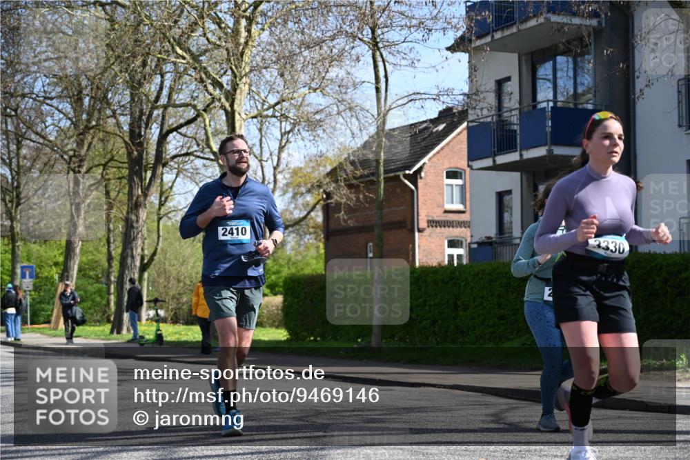12.04.2026 - 45. Internationalen Wilhelmsburger Insellauf J. Mangold http://msf.ph/oto/9469146 12.04.2026 11:13:49 Ziel 2527, 2526, 2726, 2410, 3330, 2486, 3202, 4548, 2404, 4982 meine-sportfotos.de