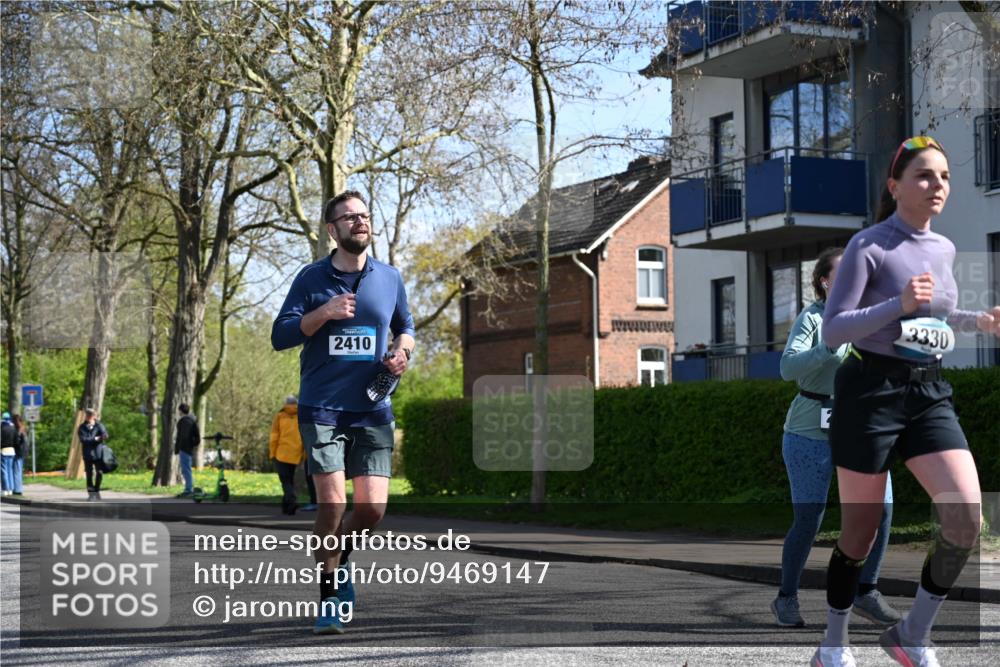 12.04.2026 - 45. Internationalen Wilhelmsburger Insellauf J. Mangold http://msf.ph/oto/9469147 12.04.2026 11:13:50 Ziel 2527, 2526, 2726, 2410, 3330, 2486, 3202, 4548, 2404, 4982, 3343, 2452 meine-sportfotos.de