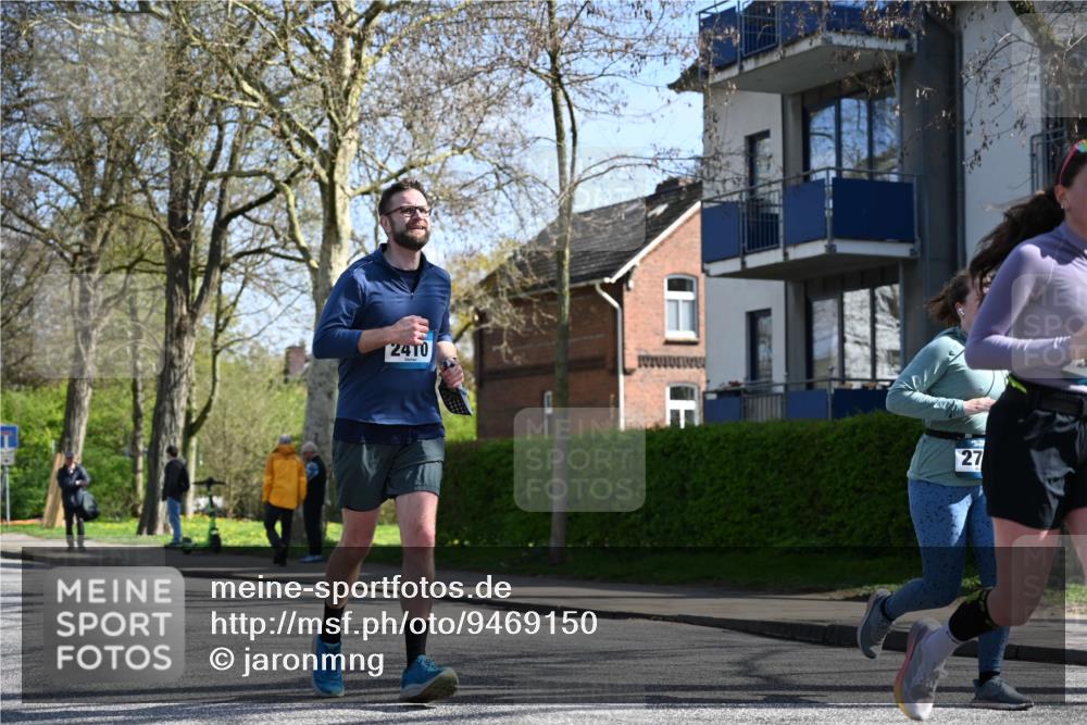 12.04.2026 - 45. Internationalen Wilhelmsburger Insellauf J. Mangold http://msf.ph/oto/9469150 12.04.2026 11:13:50 Ziel 2527, 2526, 2726, 2410, 3330, 2486, 3202, 4548, 2404, 4982, 3343, 2452 meine-sportfotos.de