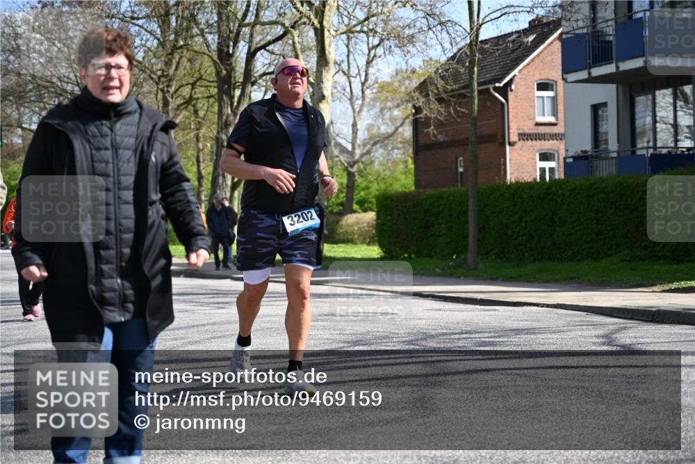 12.04.2026 - 45. Internationalen Wilhelmsburger Insellauf J. Mangold http://msf.ph/oto/9469159 12.04.2026 11:13:59 Ziel 2726, 2410, 3330, 2486, 3202, 4548, 2404, 4982, 3343, 2452, 3018, 2424 meine-sportfotos.de