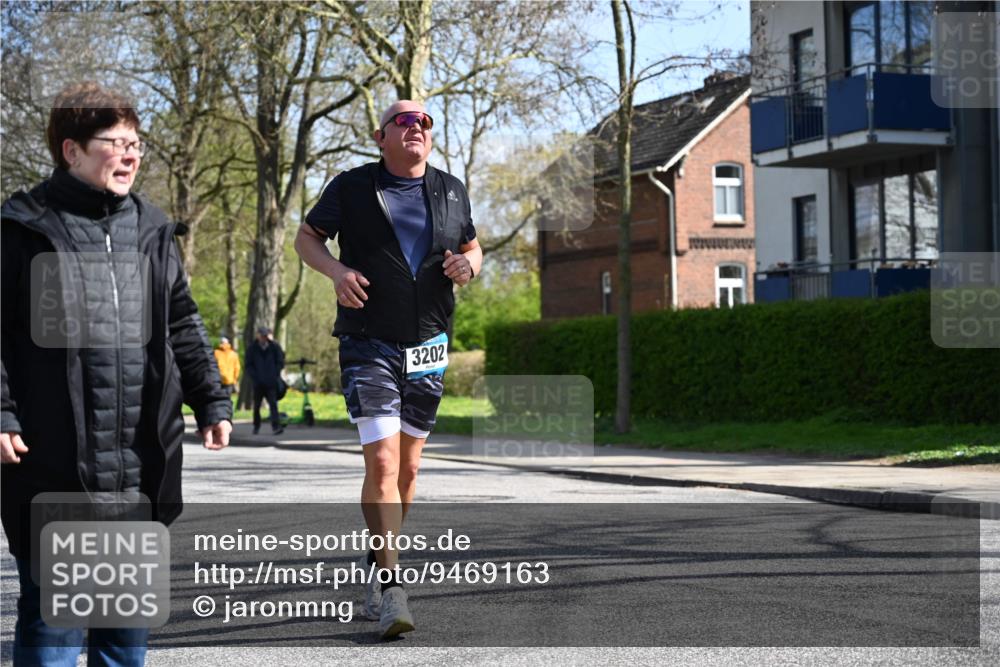 12.04.2026 - 45. Internationalen Wilhelmsburger Insellauf J. Mangold http://msf.ph/oto/9469163 12.04.2026 11:13:59 Ziel 2726, 2410, 3330, 2486, 3202, 4548, 2404, 4982, 3343, 2452, 3018, 2424 meine-sportfotos.de