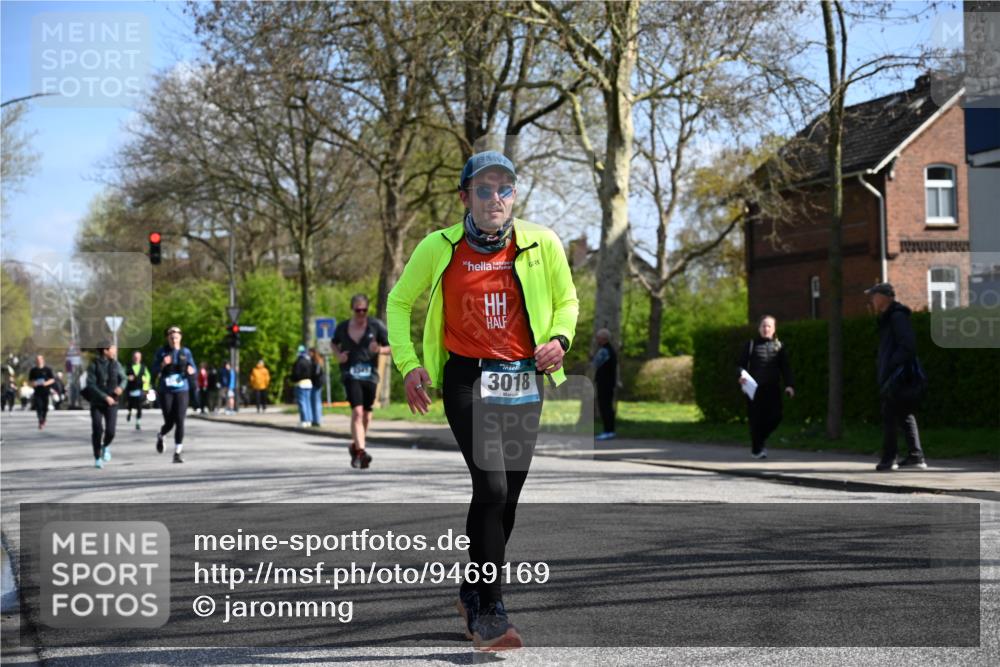 12.04.2026 - 45. Internationalen Wilhelmsburger Insellauf J. Mangold http://msf.ph/oto/9469169 12.04.2026 11:14:19 Ziel 3202, 4548, 2404, 4982, 3343, 2452, 3018, 2424, 2565, 3508 meine-sportfotos.de