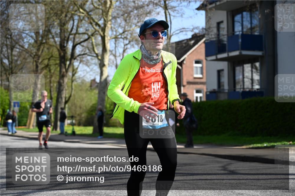 12.04.2026 - 45. Internationalen Wilhelmsburger Insellauf J. Mangold http://msf.ph/oto/9469186 12.04.2026 11:14:20 Ziel 3202, 4548, 2404, 4982, 3343, 2452, 3018, 2424, 2565, 3508 meine-sportfotos.de