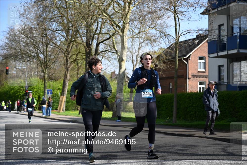 12.04.2026 - 45. Internationalen Wilhelmsburger Insellauf J. Mangold http://msf.ph/oto/9469195 12.04.2026 11:14:24 Ziel 2404, 4982, 3343, 2452, 3018, 2424, 2565, 3508, 2165 meine-sportfotos.de