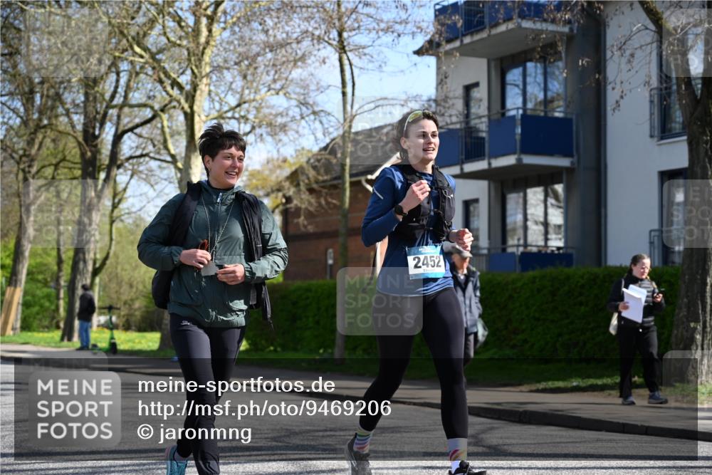 12.04.2026 - 45. Internationalen Wilhelmsburger Insellauf J. Mangold http://msf.ph/oto/9469206 12.04.2026 11:14:25 Ziel 2404, 4982, 3343, 2452, 3018, 2424, 2565, 3508, 2165 meine-sportfotos.de