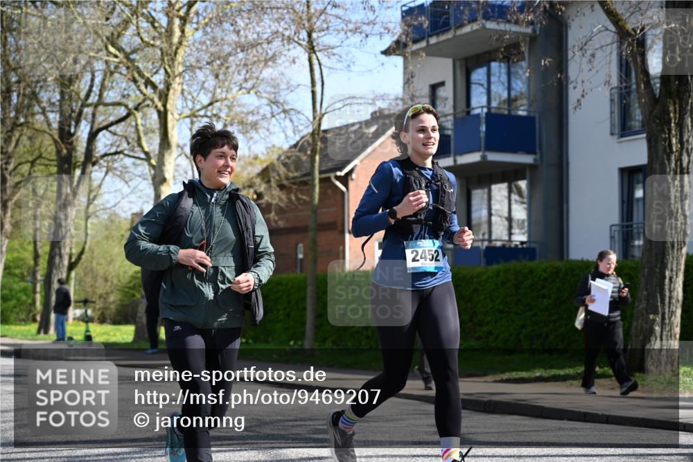 12.04.2026 - 45. Internationalen Wilhelmsburger Insellauf J. Mangold http://msf.ph/oto/9469207 12.04.2026 11:14:25 Ziel 2404, 4982, 3343, 2452, 3018, 2424, 2565, 3508, 2165 meine-sportfotos.de