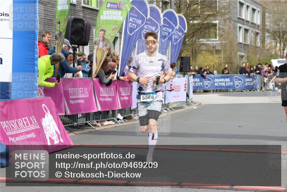 12.04.2026 - 45. Internationalen Wilhelmsburger Insellauf Strokosch-Dieckow http://msf.ph/oto/9469209 12.04.2026 12:49:51 Ziel 5566, 3816, 5335 meine-sportfotos.de