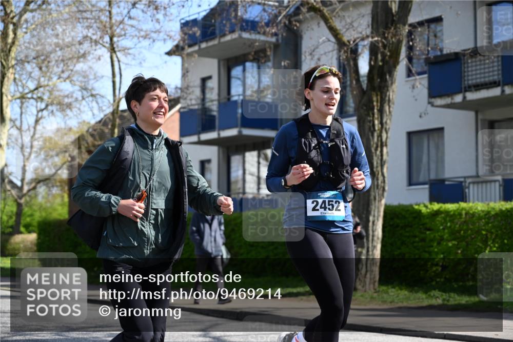 12.04.2026 - 45. Internationalen Wilhelmsburger Insellauf J. Mangold http://msf.ph/oto/9469214 12.04.2026 11:14:25 Ziel 2404, 4982, 3343, 2452, 3018, 2424, 2565, 3508, 2165 meine-sportfotos.de