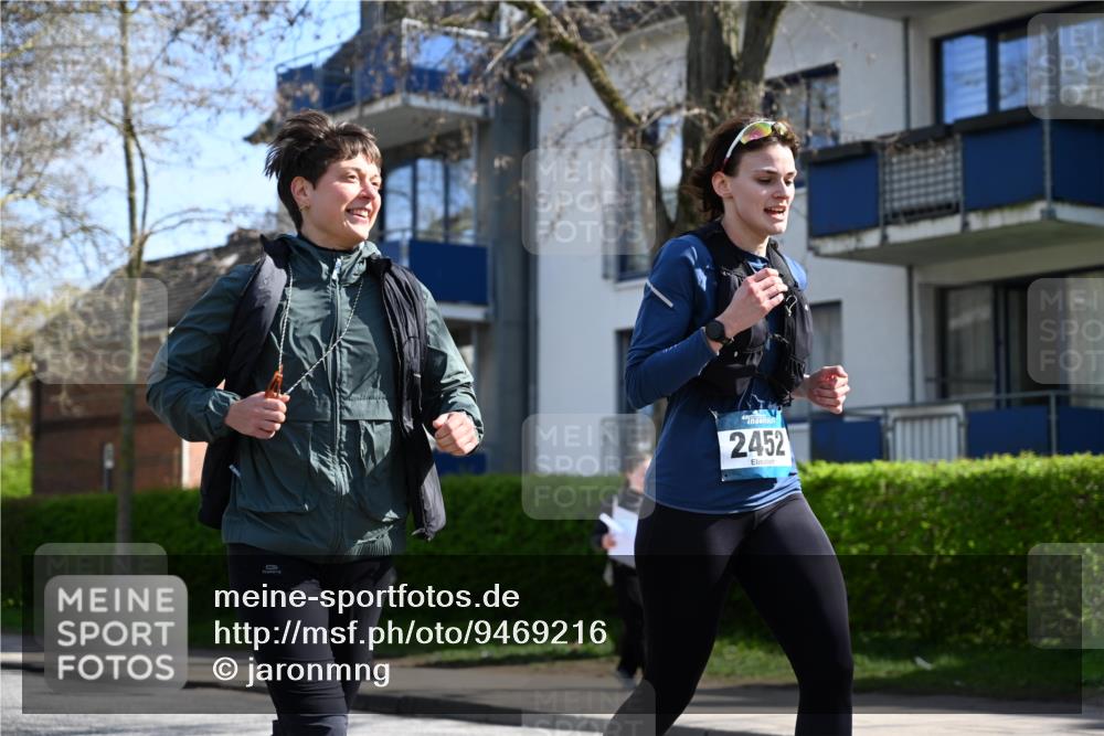 12.04.2026 - 45. Internationalen Wilhelmsburger Insellauf J. Mangold http://msf.ph/oto/9469216 12.04.2026 11:14:25 Ziel 2404, 4982, 3343, 2452, 3018, 2424, 2565, 3508, 2165 meine-sportfotos.de