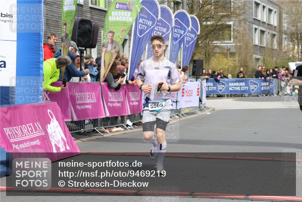 12.04.2026 - 45. Internationalen Wilhelmsburger Insellauf Strokosch-Dieckow http://msf.ph/oto/9469219 12.04.2026 12:49:51 Ziel 5566, 3816, 5335 meine-sportfotos.de