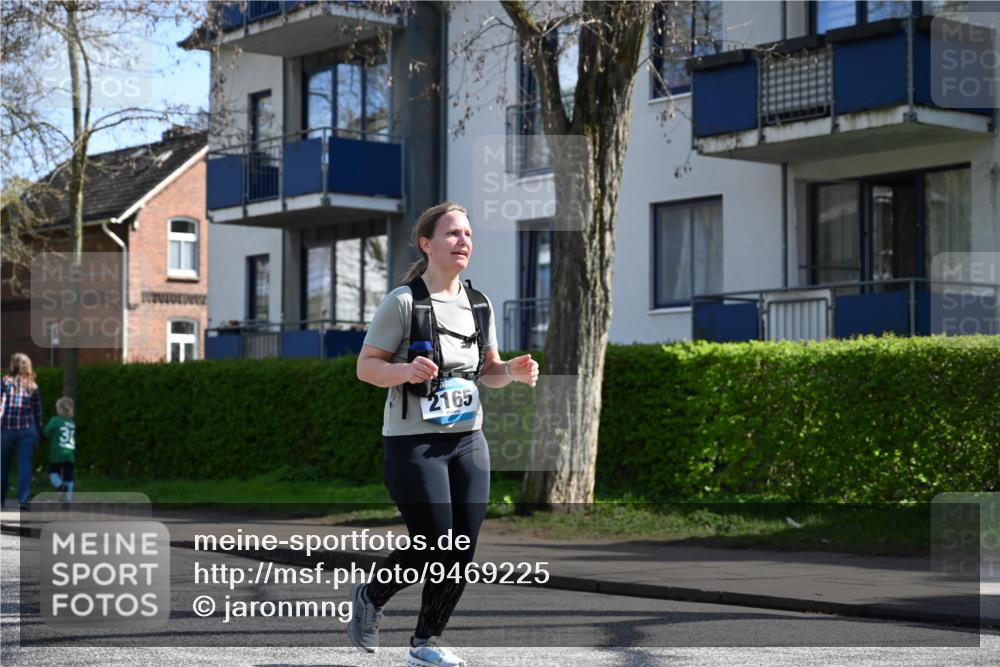 12.04.2026 - 45. Internationalen Wilhelmsburger Insellauf J. Mangold http://msf.ph/oto/9469225 12.04.2026 11:14:47 Ziel 2565, 3508, 2165, 2510, 3681, 2157, 2993, 2137, 3607 meine-sportfotos.de