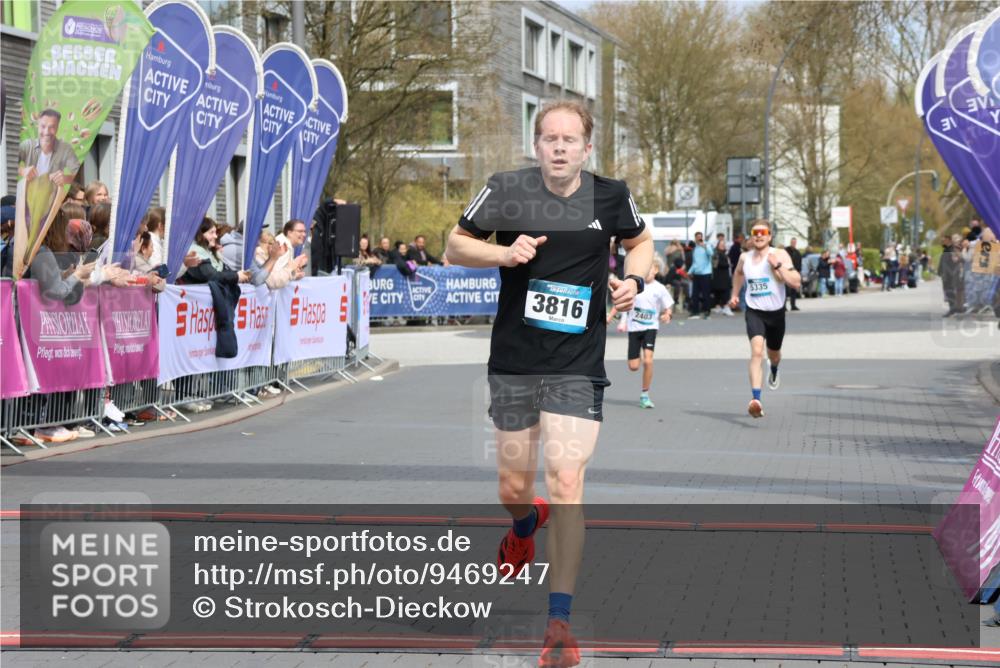 12.04.2026 - 45. Internationalen Wilhelmsburger Insellauf Strokosch-Dieckow http://msf.ph/oto/9469247 12.04.2026 12:49:53 Ziel 5566, 3816, 5335, 3612, 2403 meine-sportfotos.de