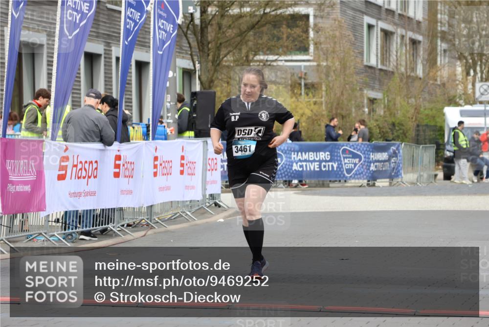12.04.2026 - 45. Internationalen Wilhelmsburger Insellauf Strokosch-Dieckow http://msf.ph/oto/9469252 12.04.2026 13:42:03 Ziel 3461 meine-sportfotos.de