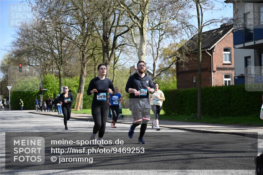 12.04.2026 - 45. Internationalen Wilhelmsburger Insellauf J. Mangold http://msf.ph/oto/9469253 12.04.2026 11:14:58 Ziel 3508, 2165, 2510, 3681, 2157, 2993, 2993, 2137, 3607 meine-sportfotos.de