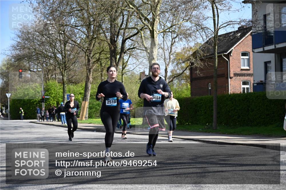 12.04.2026 - 45. Internationalen Wilhelmsburger Insellauf J. Mangold http://msf.ph/oto/9469254 12.04.2026 11:14:58 Ziel 3508, 2165, 2510, 3681, 2157, 2993, 2993, 2137, 3607 meine-sportfotos.de