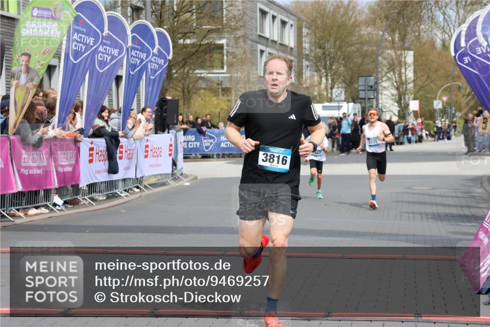 12.04.2026 - 45. Internationalen Wilhelmsburger Insellauf Strokosch-Dieckow http://msf.ph/oto/9469257 12.04.2026 12:49:53 Ziel 5566, 3816, 5335, 3612, 2403 meine-sportfotos.de
