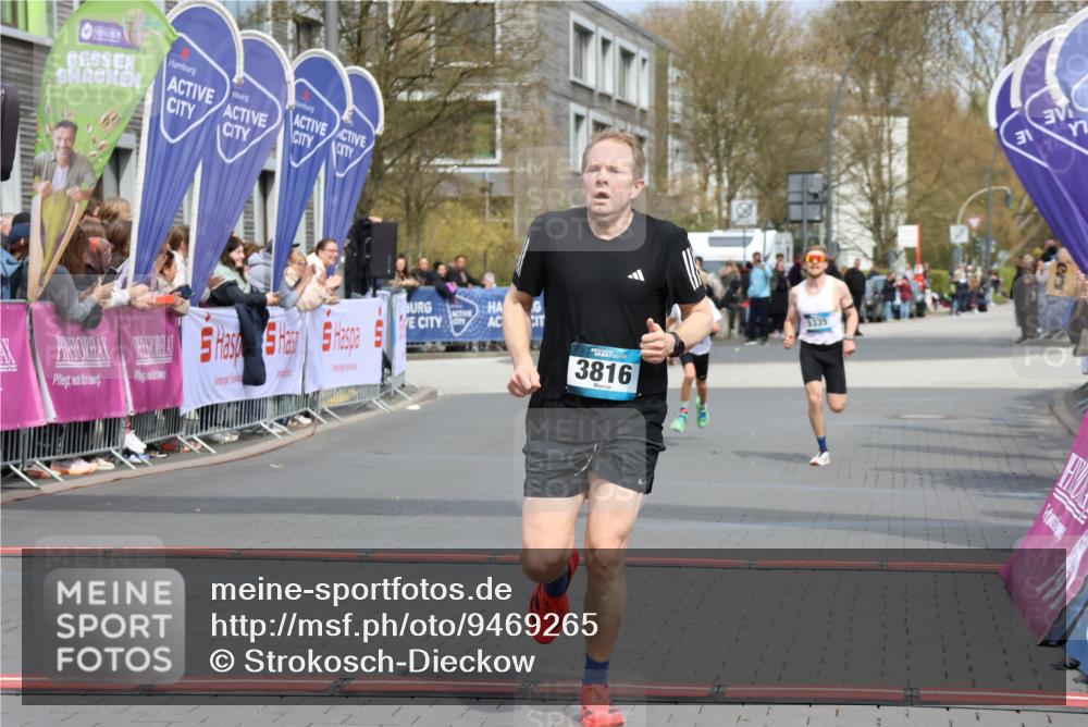 12.04.2026 - 45. Internationalen Wilhelmsburger Insellauf Strokosch-Dieckow http://msf.ph/oto/9469265 12.04.2026 12:49:53 Ziel 5566, 3816, 5335, 3612, 2403 meine-sportfotos.de