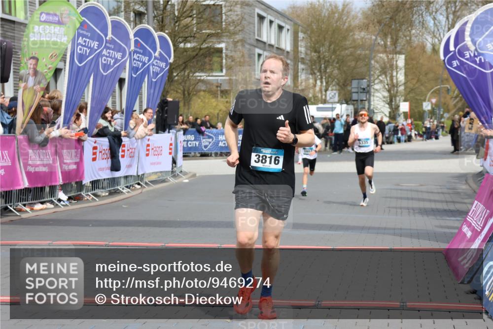 12.04.2026 - 45. Internationalen Wilhelmsburger Insellauf Strokosch-Dieckow http://msf.ph/oto/9469274 12.04.2026 12:49:53 Ziel 5566, 3816, 5335, 3612, 2403 meine-sportfotos.de