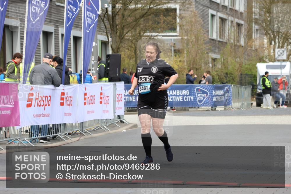 12.04.2026 - 45. Internationalen Wilhelmsburger Insellauf Strokosch-Dieckow http://msf.ph/oto/9469286 12.04.2026 13:42:03 Ziel 3461 meine-sportfotos.de