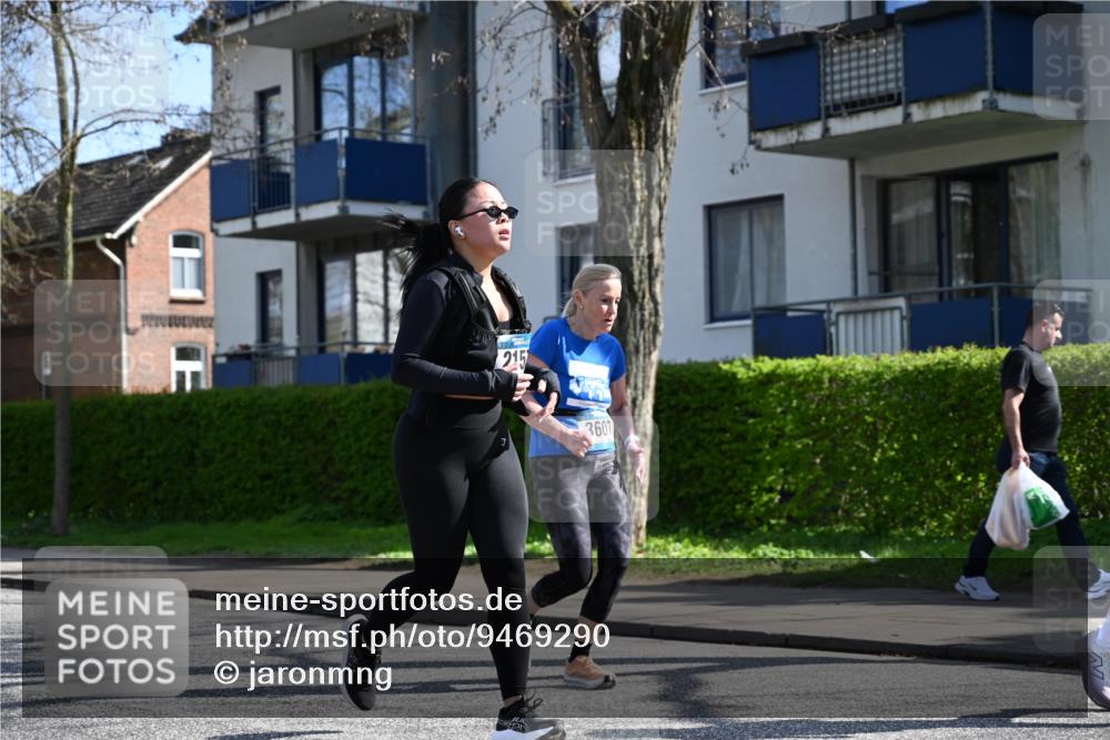 12.04.2026 - 45. Internationalen Wilhelmsburger Insellauf J. Mangold http://msf.ph/oto/9469290 12.04.2026 11:15:03 Ziel 3508, 2165, 2510, 3681, 2157, 2993, 2137, 3607, 2561 meine-sportfotos.de