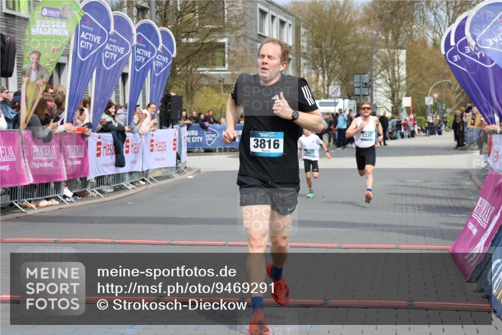12.04.2026 - 45. Internationalen Wilhelmsburger Insellauf Strokosch-Dieckow http://msf.ph/oto/9469291 12.04.2026 12:49:53 Ziel 5566, 3816, 5335, 3612, 2403 meine-sportfotos.de