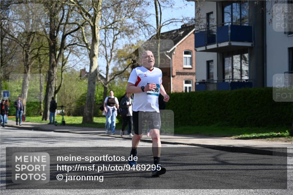 12.04.2026 - 45. Internationalen Wilhelmsburger Insellauf J. Mangold http://msf.ph/oto/9469295 12.04.2026 11:15:36 Ziel 2561, 2343, 2295, 2467, 2468, 2296 meine-sportfotos.de