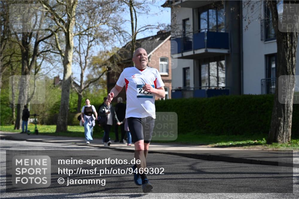 12.04.2026 - 45. Internationalen Wilhelmsburger Insellauf J. Mangold http://msf.ph/oto/9469302 12.04.2026 11:15:37 Ziel 2561, 2343, 2295, 2467, 2468, 2467, 2468, 2296 meine-sportfotos.de