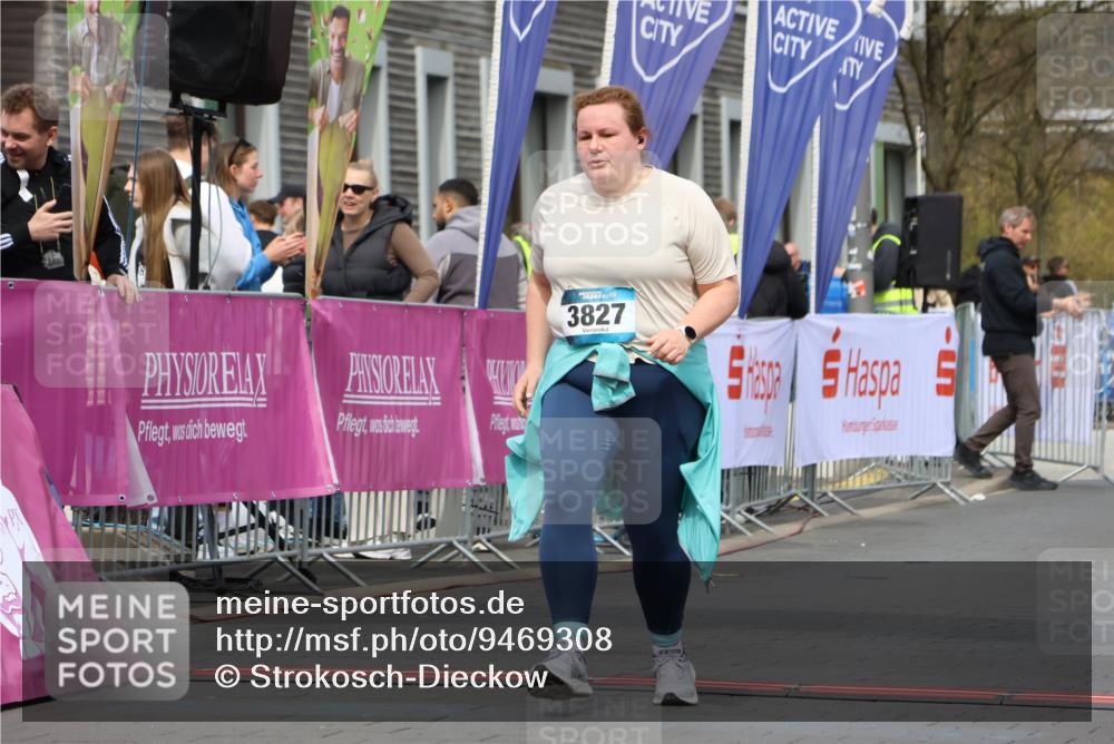 12.04.2026 - 45. Internationalen Wilhelmsburger Insellauf Strokosch-Dieckow http://msf.ph/oto/9469308 12.04.2026 13:40:28 Ziel 3827 meine-sportfotos.de