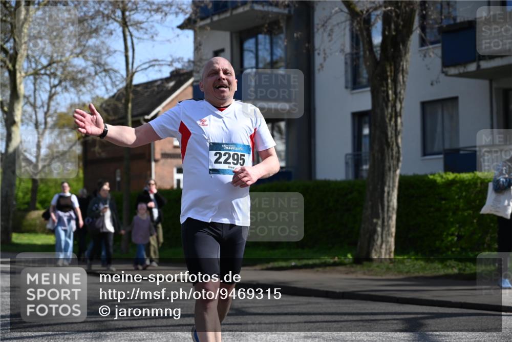 12.04.2026 - 45. Internationalen Wilhelmsburger Insellauf J. Mangold http://msf.ph/oto/9469315 12.04.2026 11:15:37 Ziel 2561, 2343, 2295, 2467, 2468, 2467, 2468, 2296 meine-sportfotos.de
