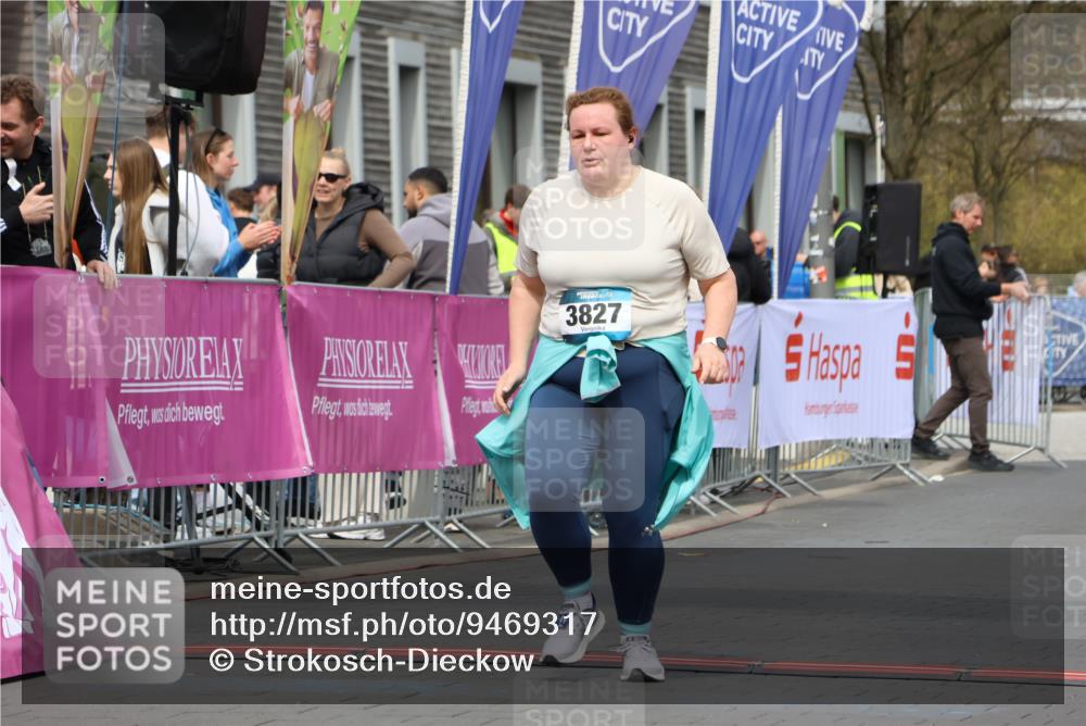 12.04.2026 - 45. Internationalen Wilhelmsburger Insellauf Strokosch-Dieckow http://msf.ph/oto/9469317 12.04.2026 13:40:28 Ziel 3827 meine-sportfotos.de