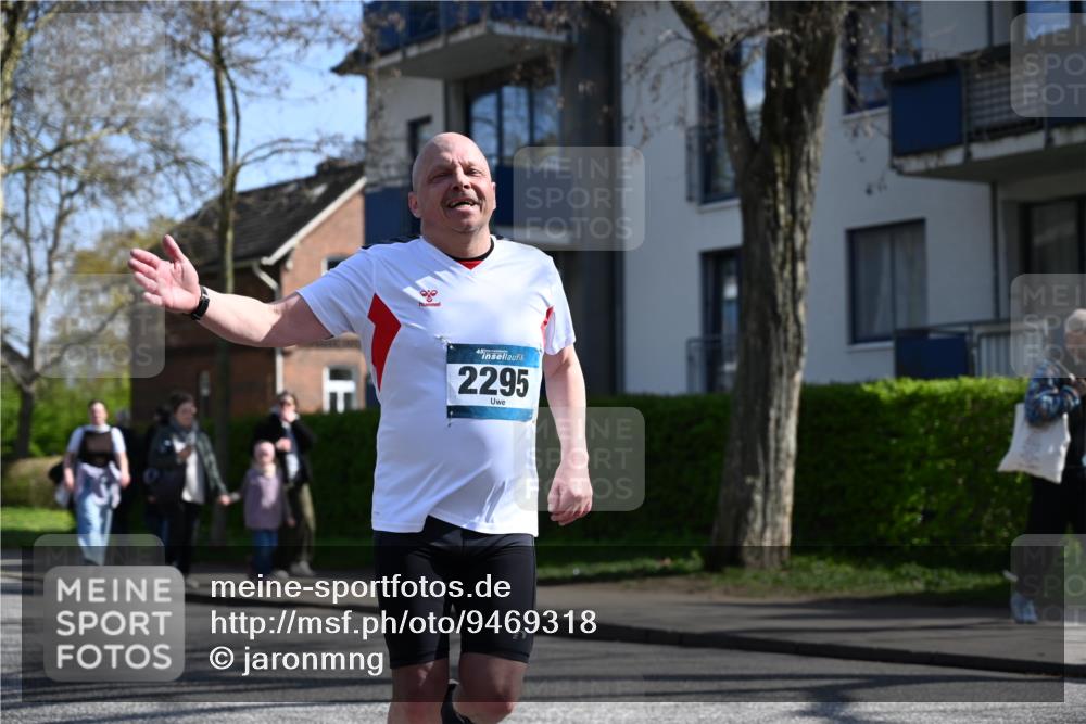 12.04.2026 - 45. Internationalen Wilhelmsburger Insellauf J. Mangold http://msf.ph/oto/9469318 12.04.2026 11:15:38 Ziel 2561, 2343, 2295, 2467, 2468, 2296 meine-sportfotos.de