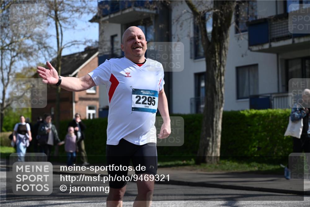 12.04.2026 - 45. Internationalen Wilhelmsburger Insellauf J. Mangold http://msf.ph/oto/9469321 12.04.2026 11:15:38 Ziel 2561, 2343, 2295, 2467, 2468, 2296 meine-sportfotos.de