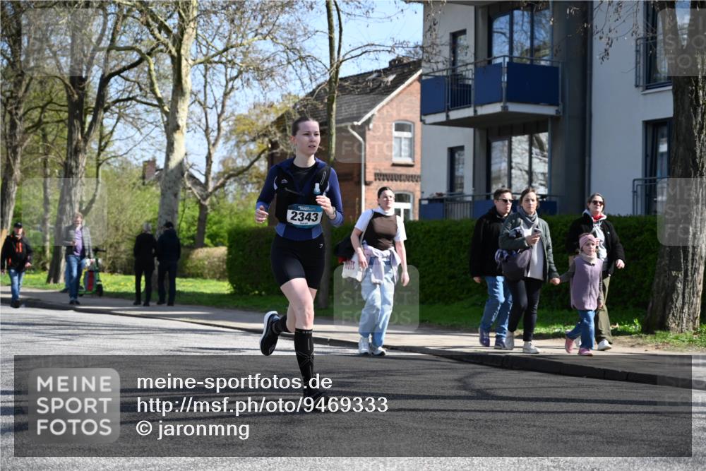 12.04.2026 - 45. Internationalen Wilhelmsburger Insellauf J. Mangold http://msf.ph/oto/9469333 12.04.2026 11:15:42 Ziel 2561, 2343, 2295, 2467, 2468, 2296 meine-sportfotos.de
