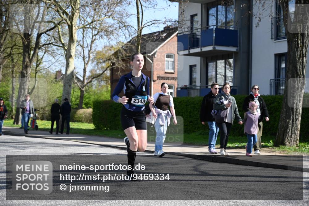12.04.2026 - 45. Internationalen Wilhelmsburger Insellauf J. Mangold http://msf.ph/oto/9469334 12.04.2026 11:15:42 Ziel 2561, 2343, 2295, 2467, 2468, 2296 meine-sportfotos.de