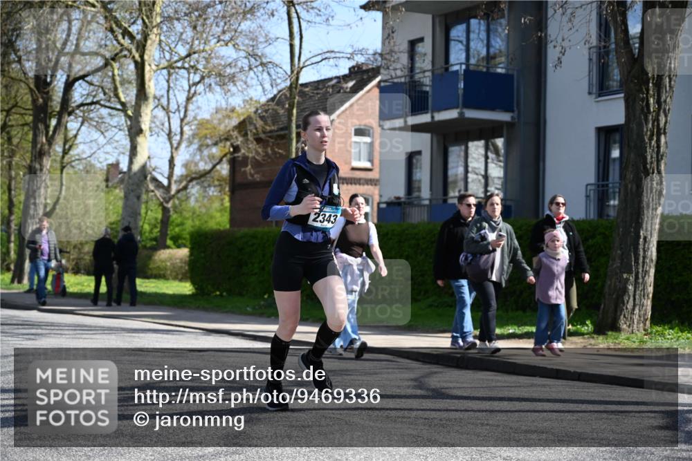 12.04.2026 - 45. Internationalen Wilhelmsburger Insellauf J. Mangold http://msf.ph/oto/9469336 12.04.2026 11:15:42 Ziel 2561, 2343, 2295, 2467, 2468, 2296 meine-sportfotos.de