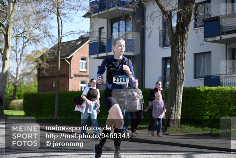 12.04.2026 - 45. Internationalen Wilhelmsburger Insellauf J. Mangold http://msf.ph/oto/9469343 12.04.2026 11:15:43 Ziel 2561, 2343, 2295, 2467, 2468, 2296, 4497 meine-sportfotos.de