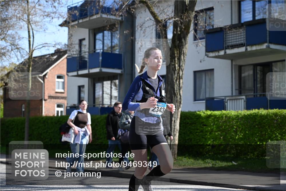12.04.2026 - 45. Internationalen Wilhelmsburger Insellauf J. Mangold http://msf.ph/oto/9469349 12.04.2026 11:15:43 Ziel 2561, 2343, 2295, 2467, 2468, 2296, 4497 meine-sportfotos.de