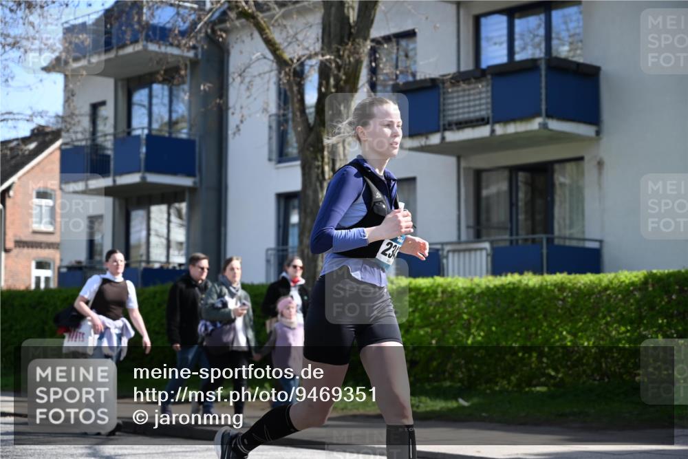 12.04.2026 - 45. Internationalen Wilhelmsburger Insellauf J. Mangold http://msf.ph/oto/9469351 12.04.2026 11:15:43 Ziel 2561, 2343, 2295, 2467, 2468, 2296, 4497 meine-sportfotos.de